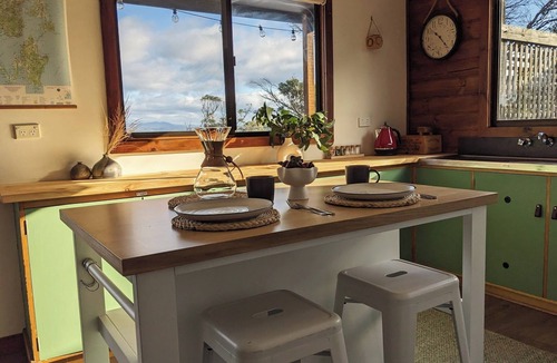 Alonnah House | Sun-drenched with spectacular views. Central location for exploring Bruny.