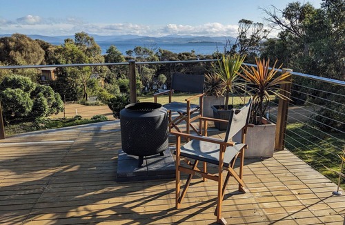 Alonnah House | Sun-drenched with spectacular views. Central location for exploring Bruny.