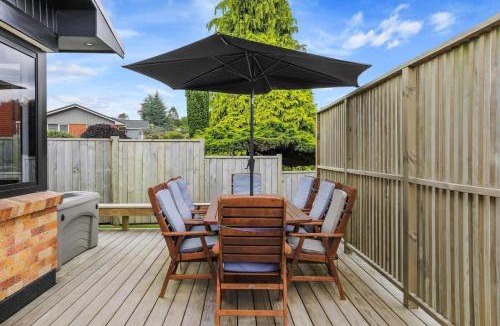Springfield House | Sundrenched 70's