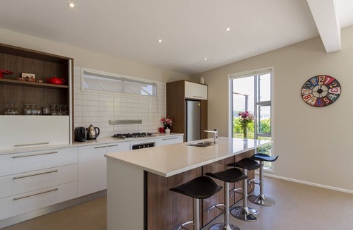 Lowburn Cottage | Sunhaven Lakeside - Cromwell Holiday Home