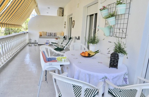 Palaio Tsifliki Apartment | Sunlit, newly renovated apartment with 20sqm balcony and sea view