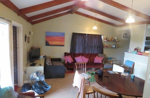 Mahia House | Sunny quiet bach by the beach