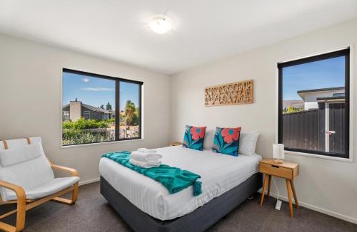 Albert Town House | Sunny Riverside Park