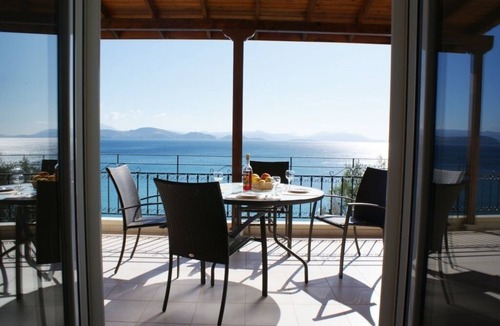 Kefalari Apartment | Sunrise 2 Apartment - Beautifully Located Air Conditioned Apartment Above Beach