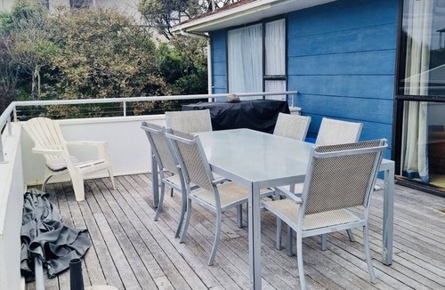 Pukehina House | Sunset Beach Retreat - Sleeps 16