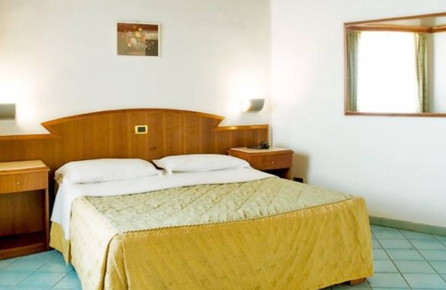 Riaci Hotel | Sunshine Beach Resort