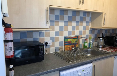 Dalkeith House | Super 2 Bedroom Flat near Dalkeith Town Center
