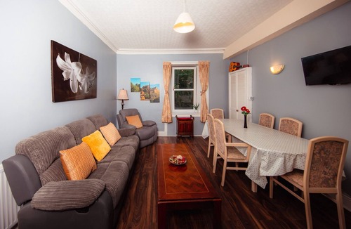 Tollcross Apartment | Super Central 4bedroom Apartment at the Meadows