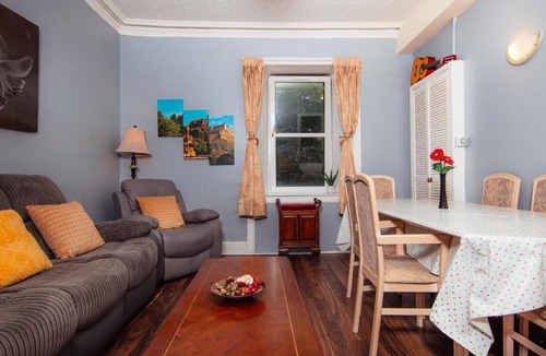 Tollcross Apartment | Super Central 4bedroom Apartment at the Meadows