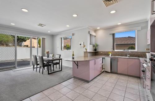Sandy Bay House | Super nice house with sea view free parking