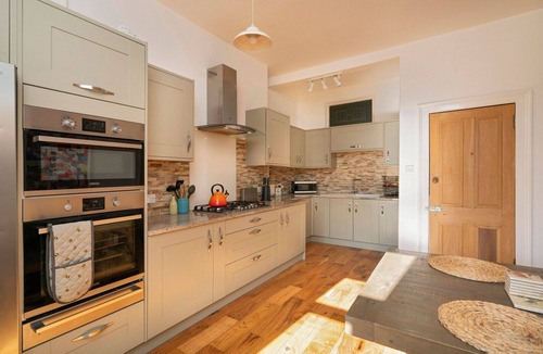 Bonnington Apartment | Superb 2-bed Flat Near the Royal Botanic Garden