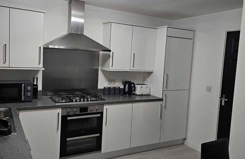 Glasgow House | Superb 3 Bed Home away from Home, 5 minutes from Glasgow Fort retail park