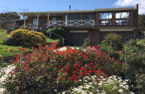 Dodges Ferry House | Surf Beach House - Park Beach - amazing views, sun & surf. Walk to the beach.
