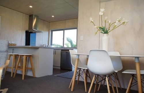 Warea House | Surf highway coast house. ocean front bach