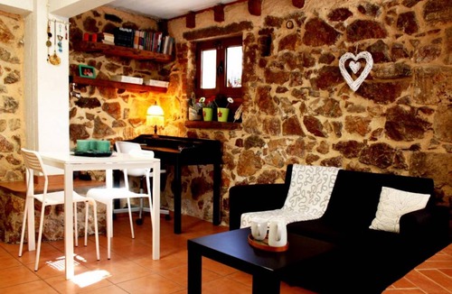 Dafni-Ymittos Apartment | Sweet stone apartment in Imittos