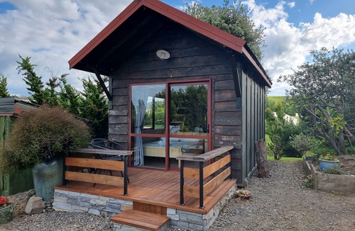 Whakamarama Cottage | Swiss-Kiwi Cottage/Tiny House.ninkl. Breakfast, Jacuzzi option.