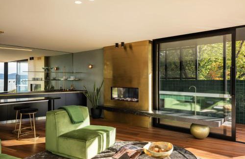 Battery Point Apartment | 'Sydney' - Luxurious waterfront penthouse in Battery Point