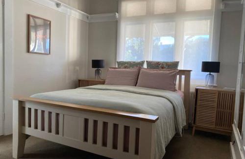 Invermay Apartment | Sylvester’s on Lamont. Arty in Invermay.