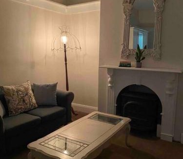 Invermay Apartment | Sylvester’s on Lamont. Arty in Invermay.