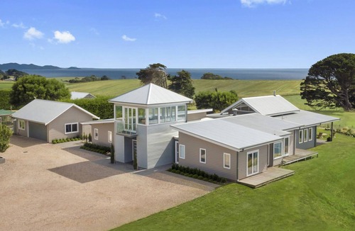 Table Cape House | Table House is a serene retreat on 60-acres with a private beach and stunning views of Bass Strait.