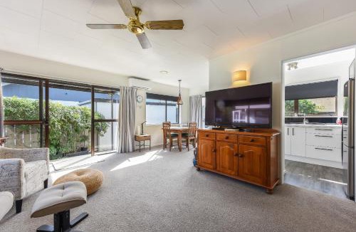 Tahunanui House | Tahunanui Shoreside - Nelson Holiday Home