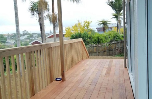 Hauraki House | Takapuna Centre 3B & Netflix x 3 Bed 2 Bath & 3 Parking walking 5mins to beach