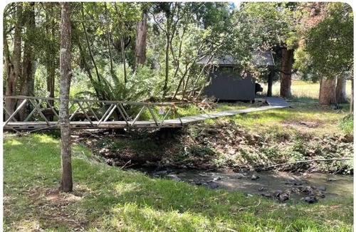 Camena Cabin | Take a break and unwind in this peaceful and relaxing bush setting n