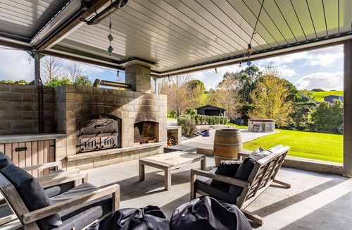 Mangawhai House | Tara Crest - Large, stylish, sunny holiday home in a beautiful rural setting