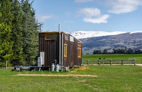 Tarras House | Tarras Tiny Haven - Wake up to Breathtaking Mountains