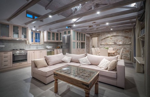 Korithi Villa | Tastefully Designed Villa-Private Pool with Hydro-Massage, Indoor Hammam & Direct Access to the Sea