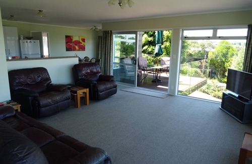Taupo House | Taupo Harbour Retreat, GREAT VIEWS, Private, Wifi, Prime Video, Rate is 4 people