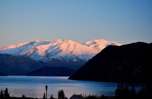 Wanaka House | Tawhiri - tranquility, space and stunning views in paradise
