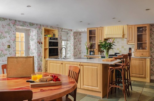 Aberfeldy Villa | Tay River House - Seven Bedroom Villa, Sleeps 13