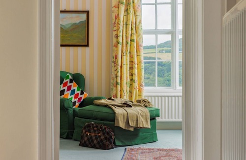 Aberfeldy Villa | Tay River House - Seven Bedroom Villa, Sleeps 13