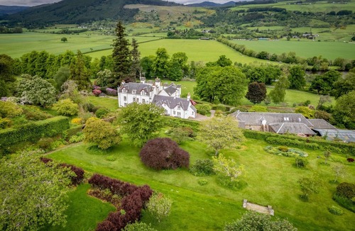 Aberfeldy Villa | Tay River House - Seven Bedroom Villa, Sleeps 13