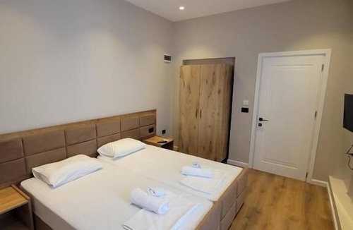 Erseke Apartment | Te bunkeri