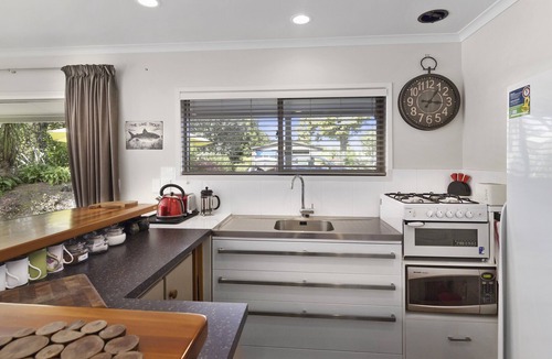 Lake Tarawera Cottage | Te Miro Cottage - Lake Tarawera Cottage