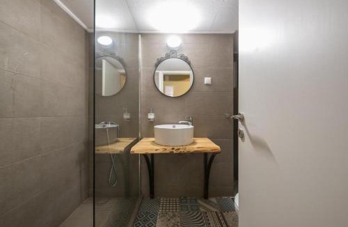 Kerameikos Apartment | The Athenian Nest