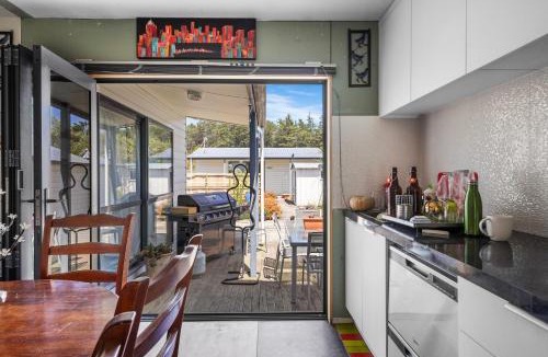 Waikuku Beach House | The Bach at Old Broadway - Waikuku Beach Retreat