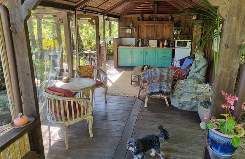 Coromandel Cabin | The Bali Room-Part of Coromandel Eco Sanctuary. Pet Friendly/Wi-Fi/Chimenea Fire