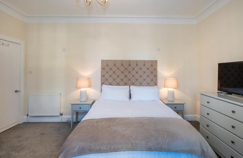 Monifieth House | The Beach and Golfers Cottage