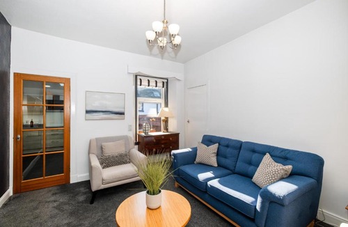 Monifieth House | The Beach and Golfers Cottage