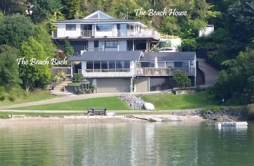Opua House | The Beach Bach - Water's Edge, Bay of Islands