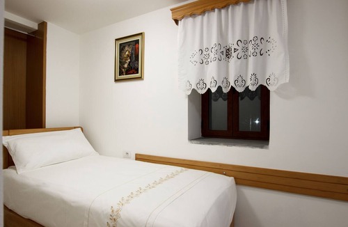 Gjirokaster Bed & Breakfast | The Best accommodation near to Ali Pasha Bridge.