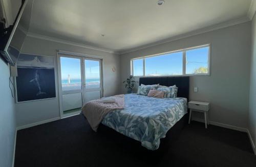 Kaikoura House | The big blue house