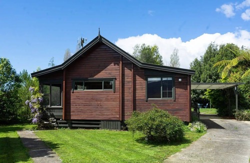 Takaka House | The Birds Nest - Cosy Chalet