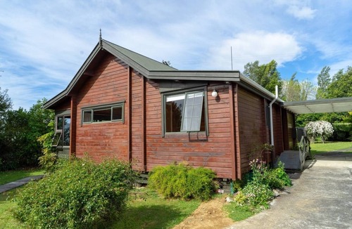 Takaka House | The Birds Nest - Cosy Chalet