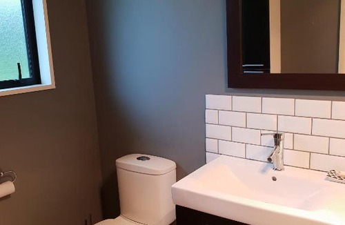 Hokitika House | The Blackhouse private guest room