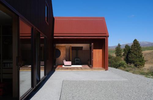 Ohau Ski Chalet | The Brown House 2