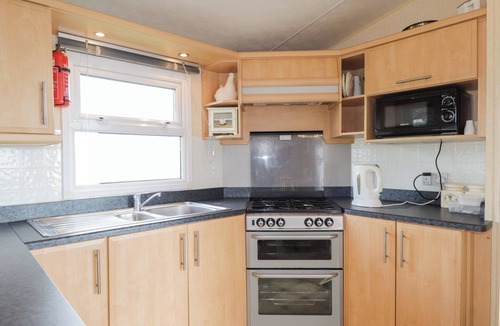 Lybster Cottage | THE CABIN, family friendly, with a garden in Lybster